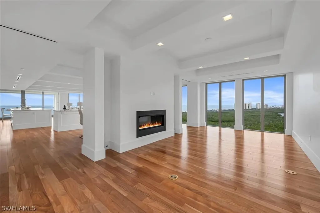 6897 Grenadier Boulevard Naples FL 34108
