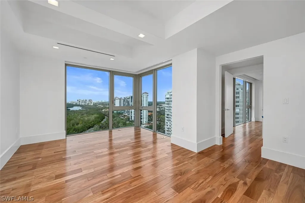 6897 Grenadier Boulevard Naples FL 34108