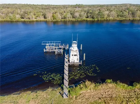 19101 S River Road Alva FL 33920
