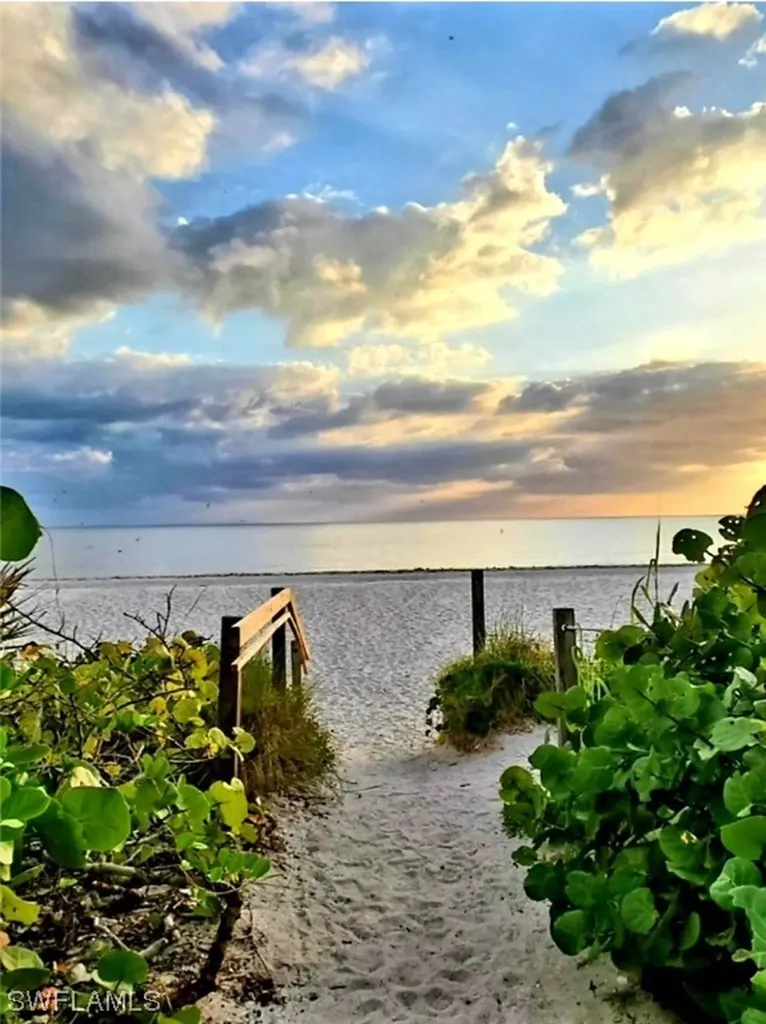 950 Cabbage Palm Court Sanibel FL 33957