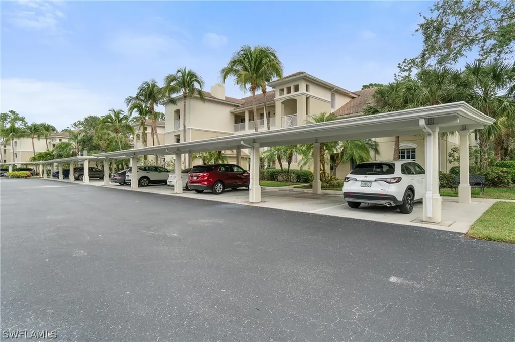 Naples FL, 1882 Tarpon Bay Drive S, Unit 2-202