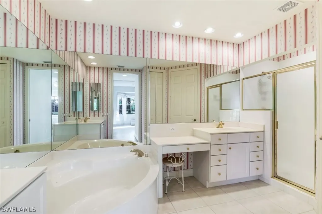 6049 Ashford Lane Naples FL 34110
