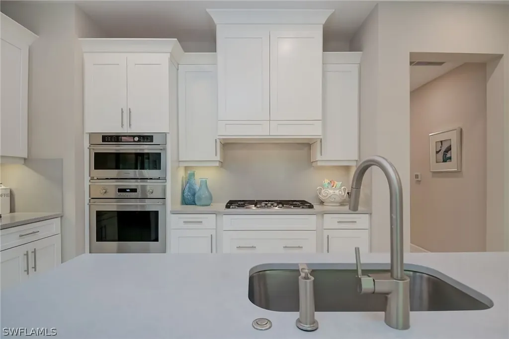 16370 Viansa Way Naples FL 34110