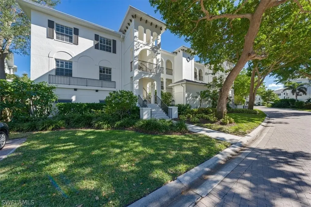 Naples FL, 750 Bentwater Circle, Unit 7-201