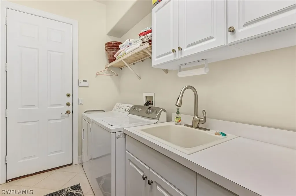 4264 Kensington High Street Naples FL 34105