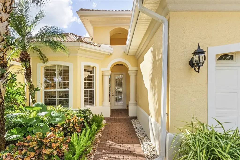 4264 Kensington High Street Naples FL 34105