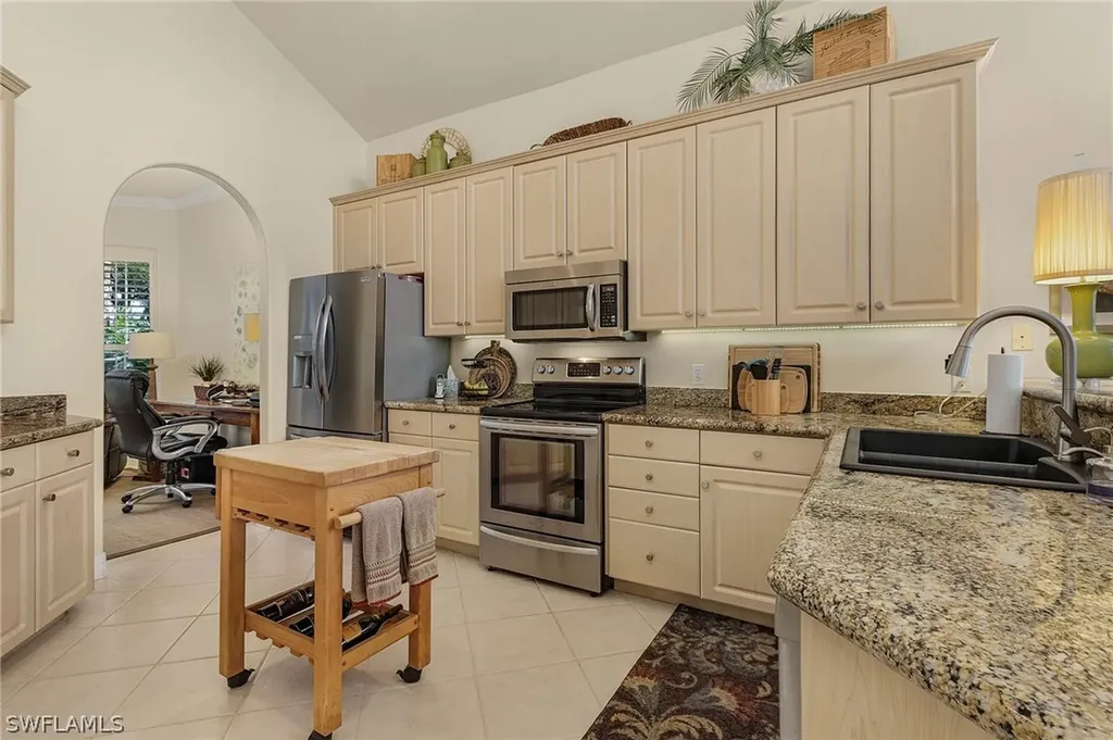 4264 Kensington High Street Naples FL 34105
