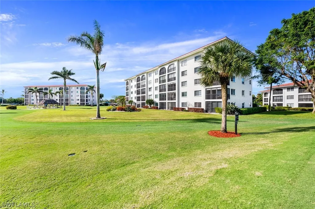 1 High Point Circle W Naples FL 34103