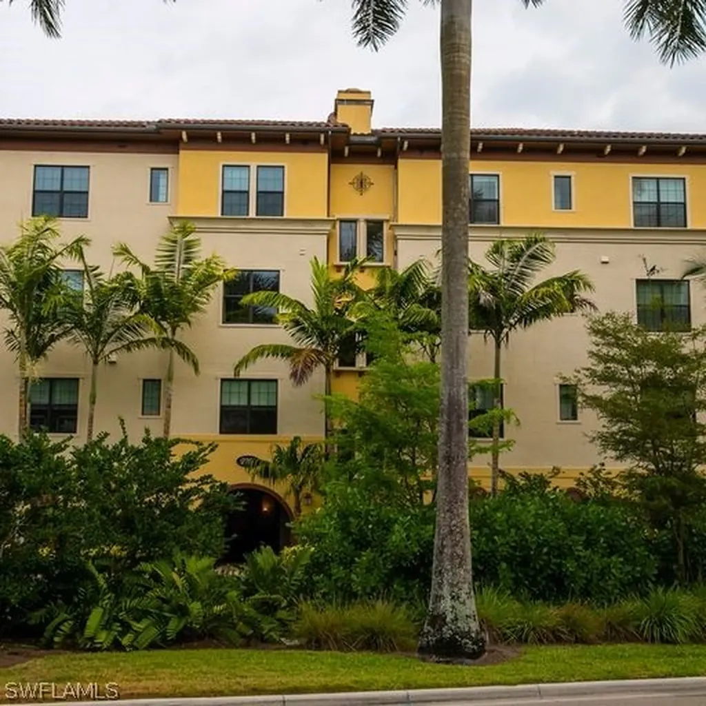 2769 Tiburon Boulevard E Naples FL 34109