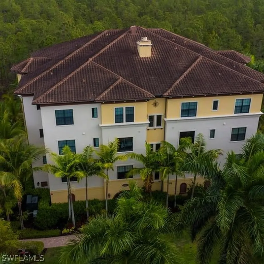 2769 Tiburon Boulevard E Naples FL 34109