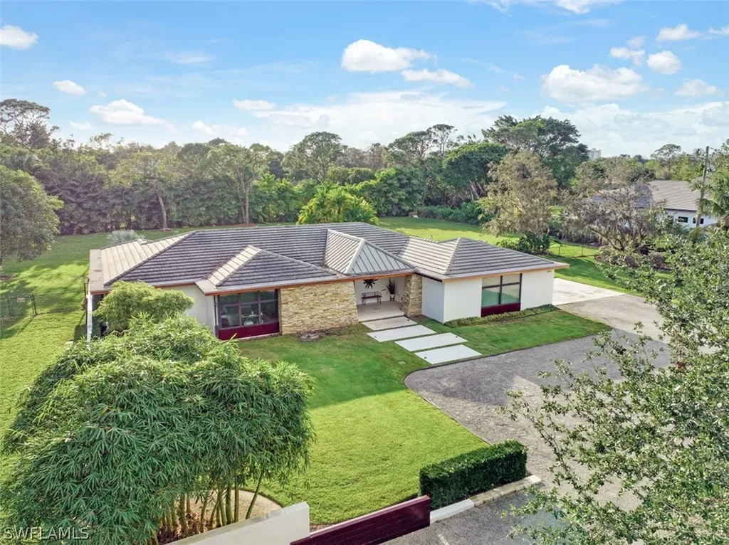 615 Carica Road Naples FL 34108