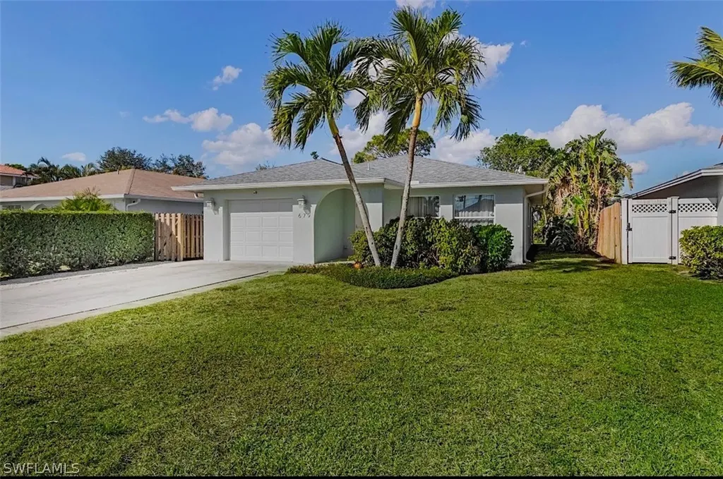 679 94th Avenue N Naples FL 34108