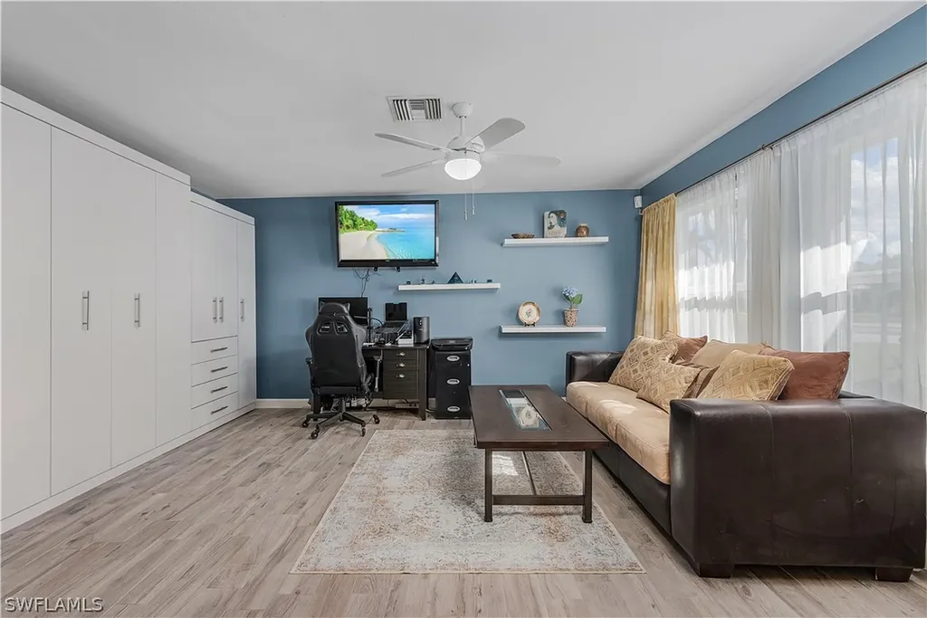 679 94th Avenue N Naples FL 34108