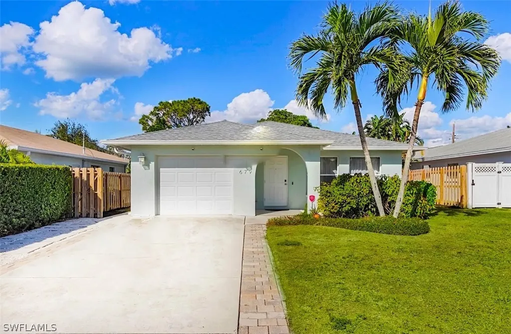 679 94th Avenue N Naples FL 34108