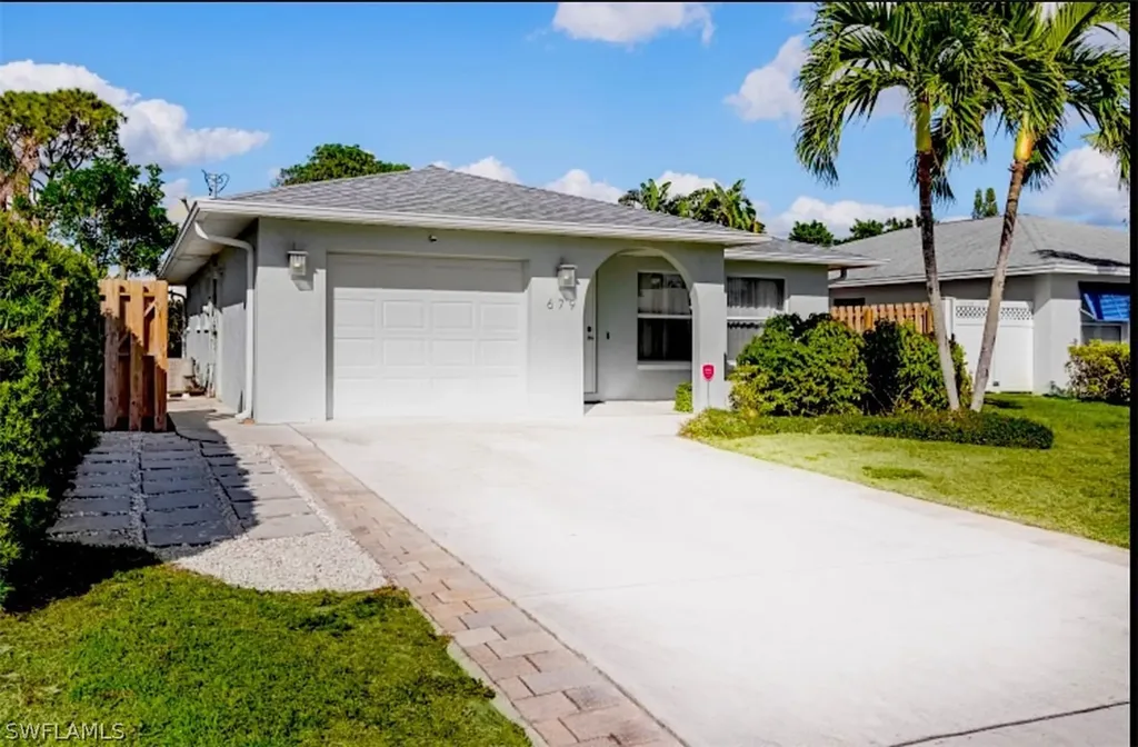 679 94th Avenue N Naples FL 34108