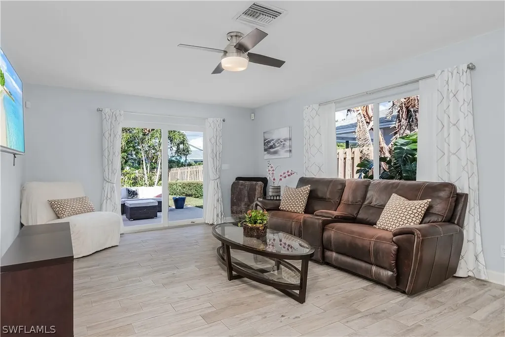 679 94th Avenue N Naples FL 34108