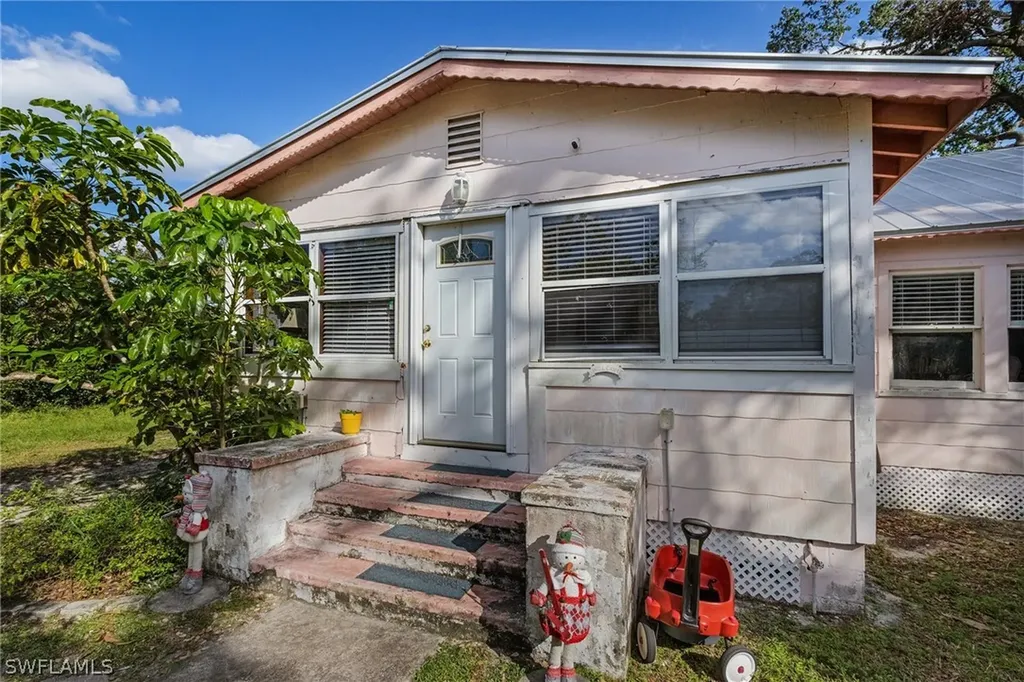 2325 Altamont Avenue Fort Myers FL 33901