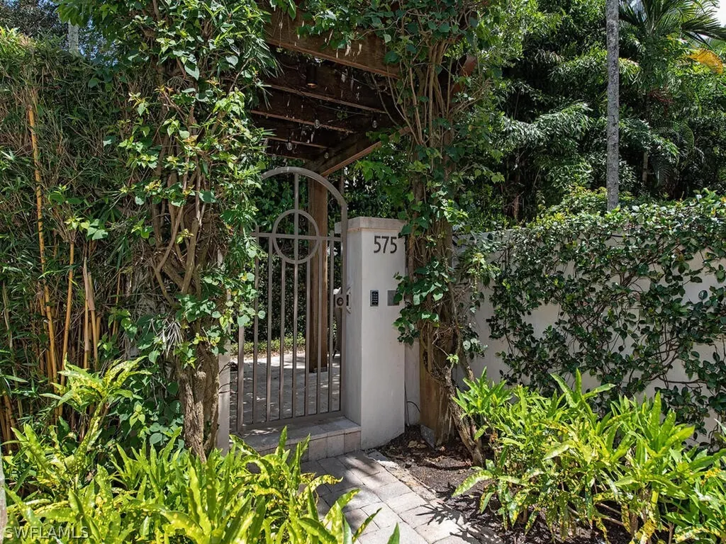 575 10th Avenue S Naples FL 34102