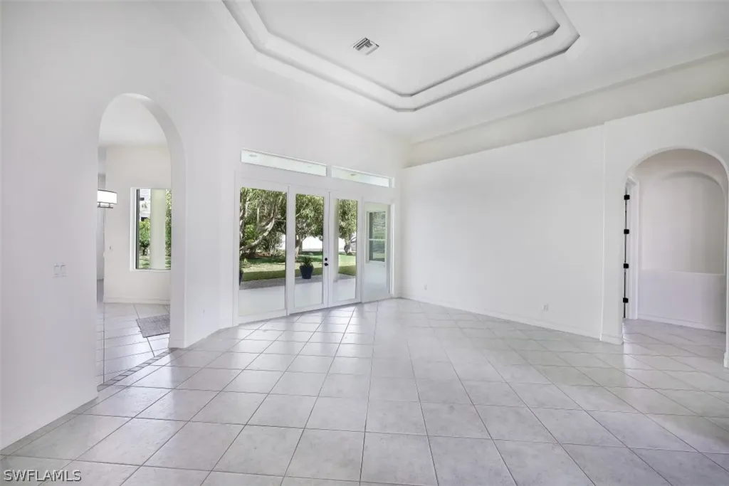 677 5th Avenue N Naples FL 34102