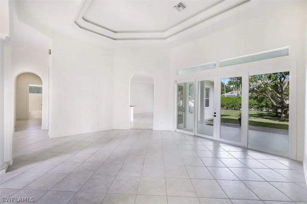 677 5th Avenue N Naples FL 34102