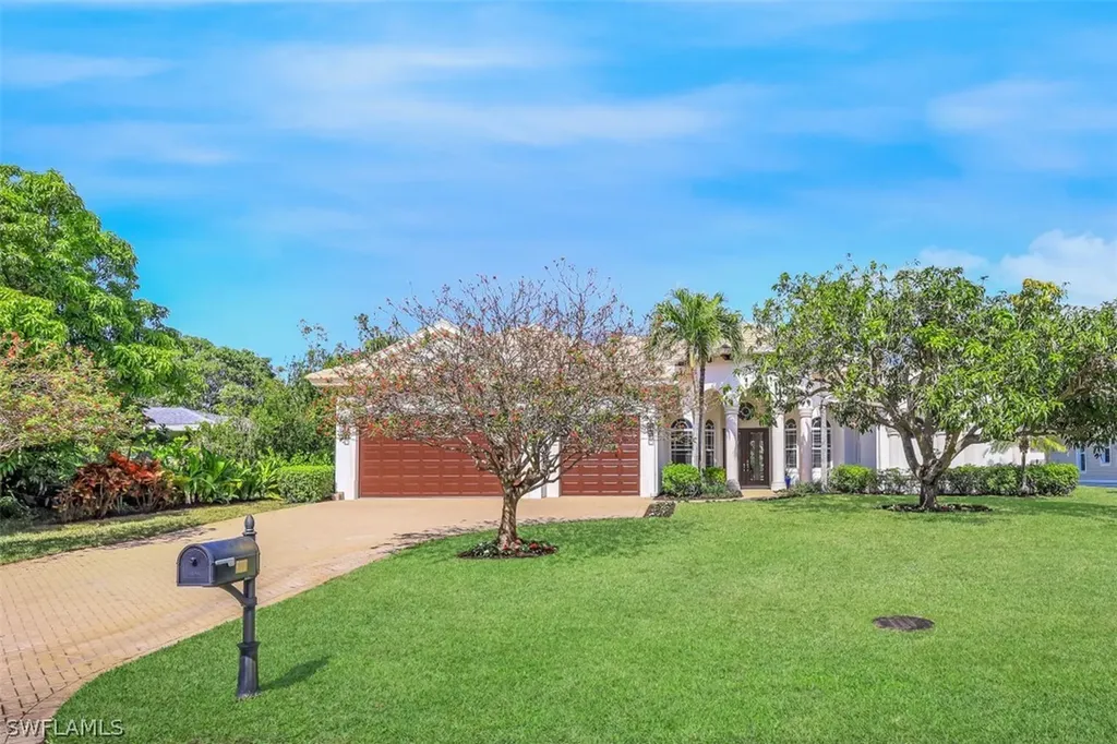 677 5th Avenue N Naples FL 34102