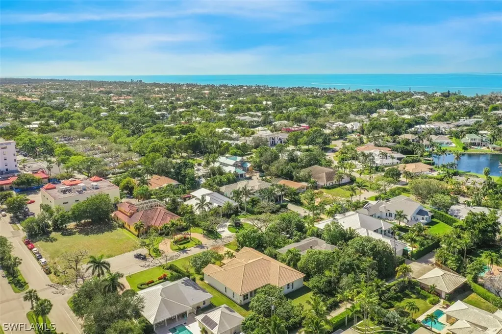 677 5th Avenue N Naples FL 34102