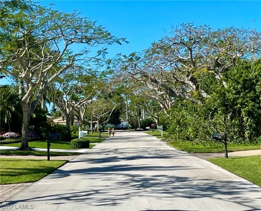 677 5th Avenue N Naples FL 34102