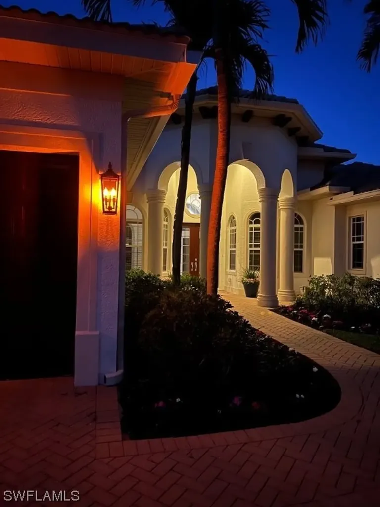 677 5th Avenue N Naples FL 34102