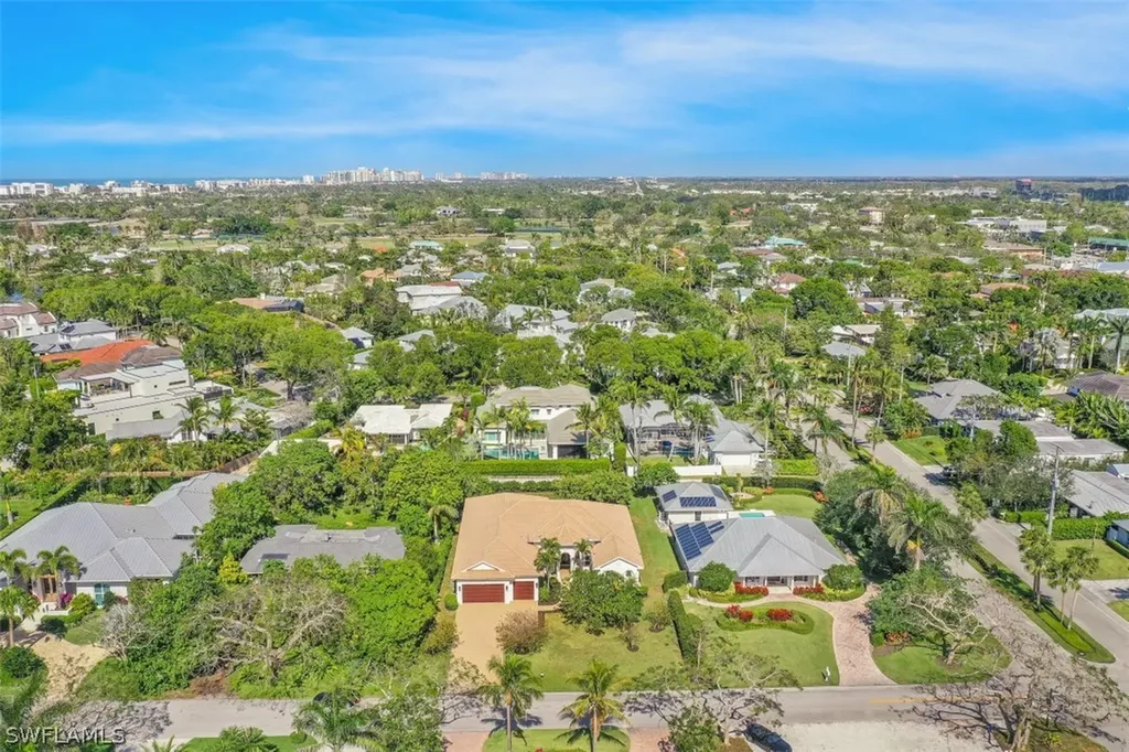 677 5th Avenue N Naples FL 34102