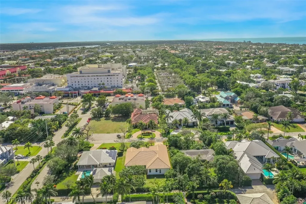 677 5th Avenue N Naples FL 34102