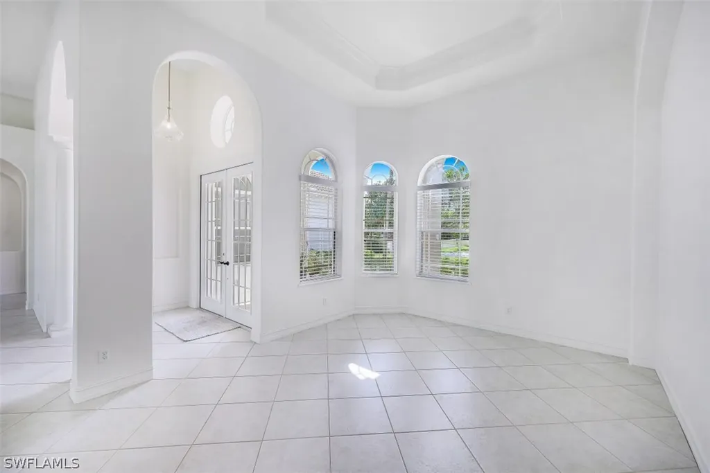 677 5th Avenue N Naples FL 34102