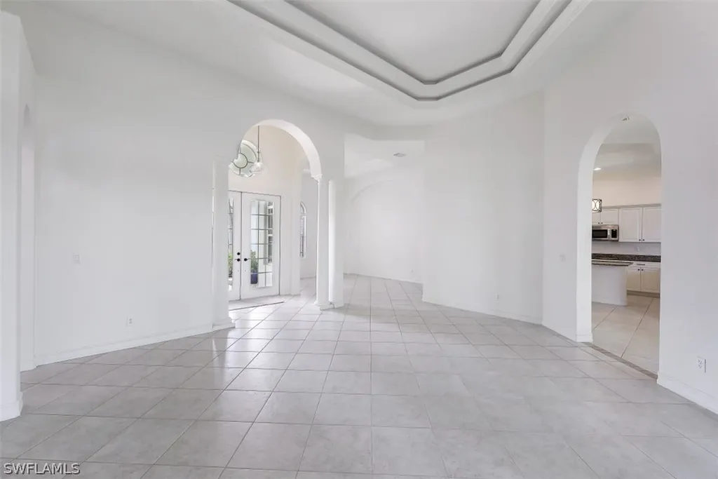 677 5th Avenue N Naples FL 34102