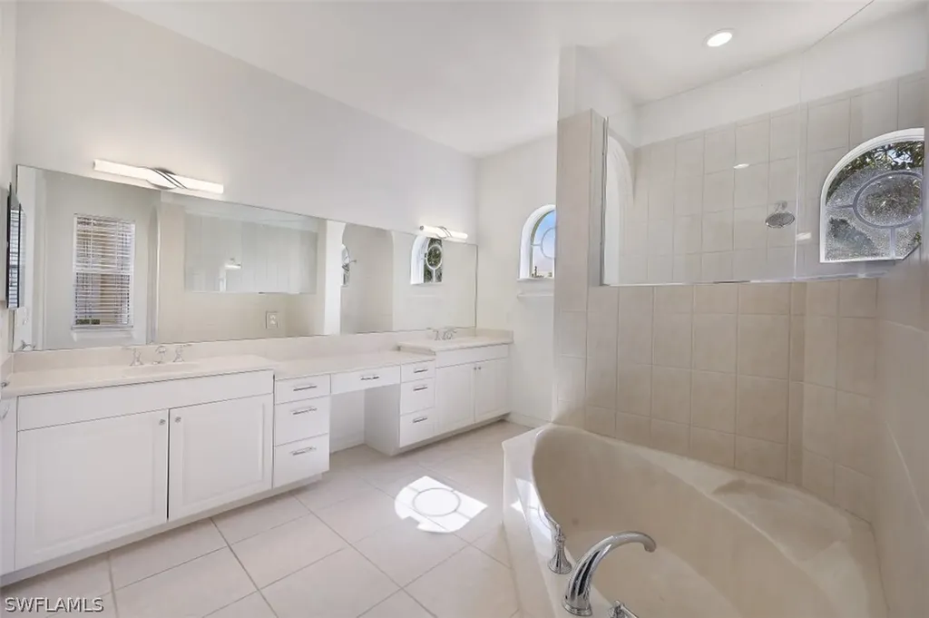 677 5th Avenue N Naples FL 34102