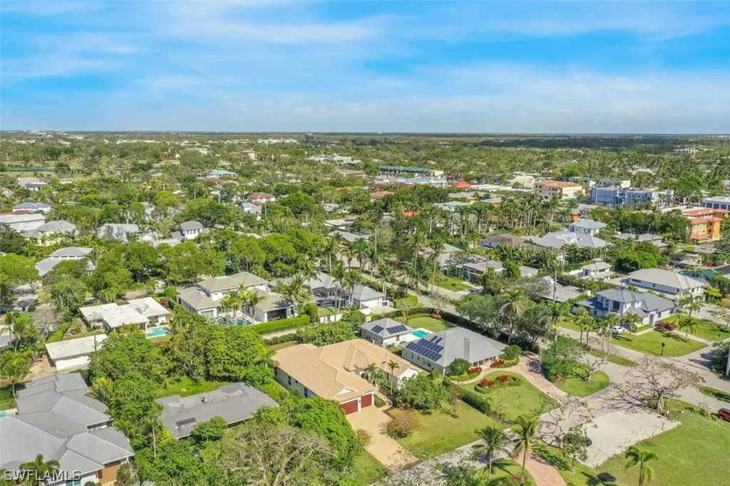 677 5th Avenue N Naples FL 34102