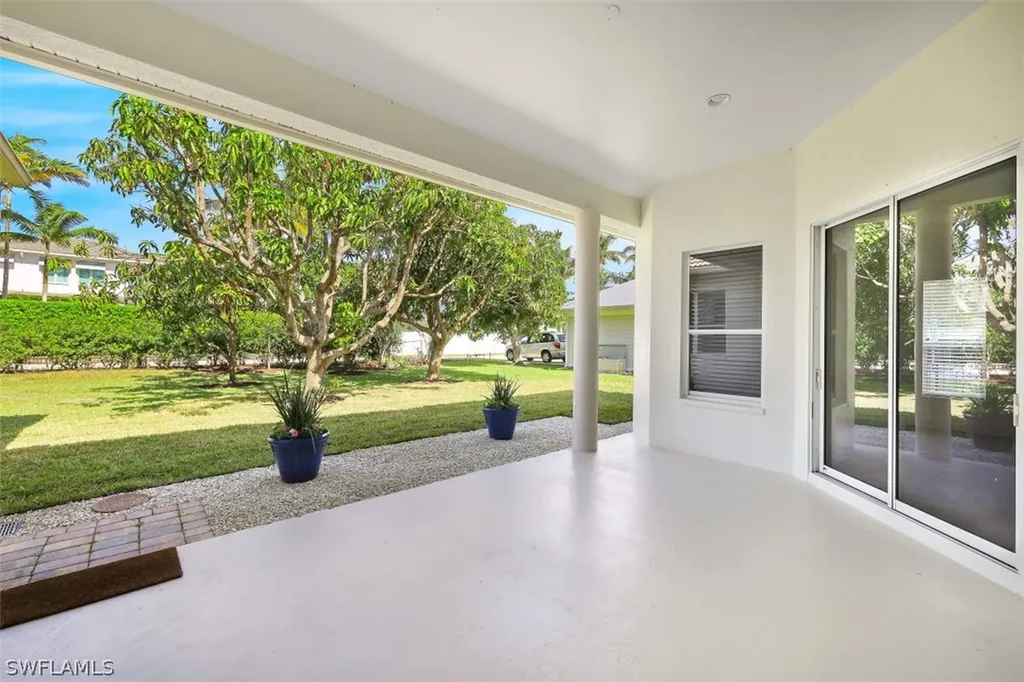 677 5th Avenue N Naples FL 34102