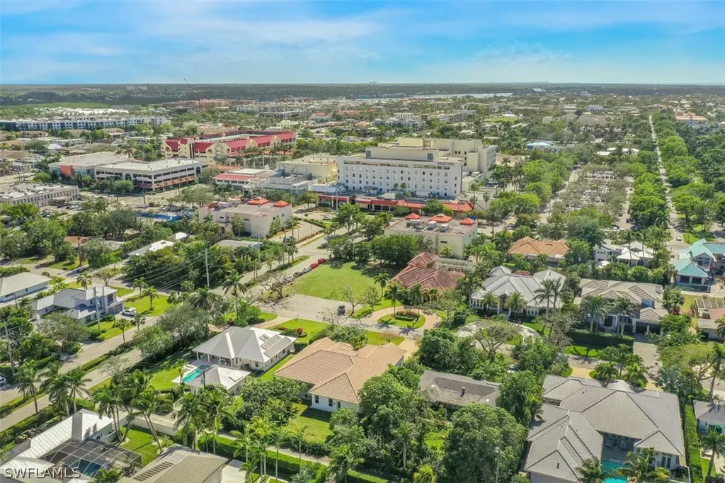 677 5th Avenue N Naples FL 34102