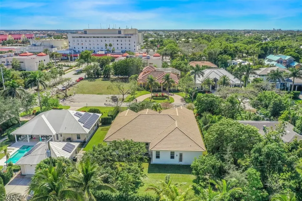 677 5th Avenue N Naples FL 34102