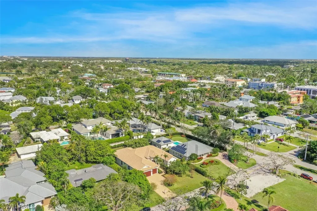 677 5th Avenue N Naples FL 34102