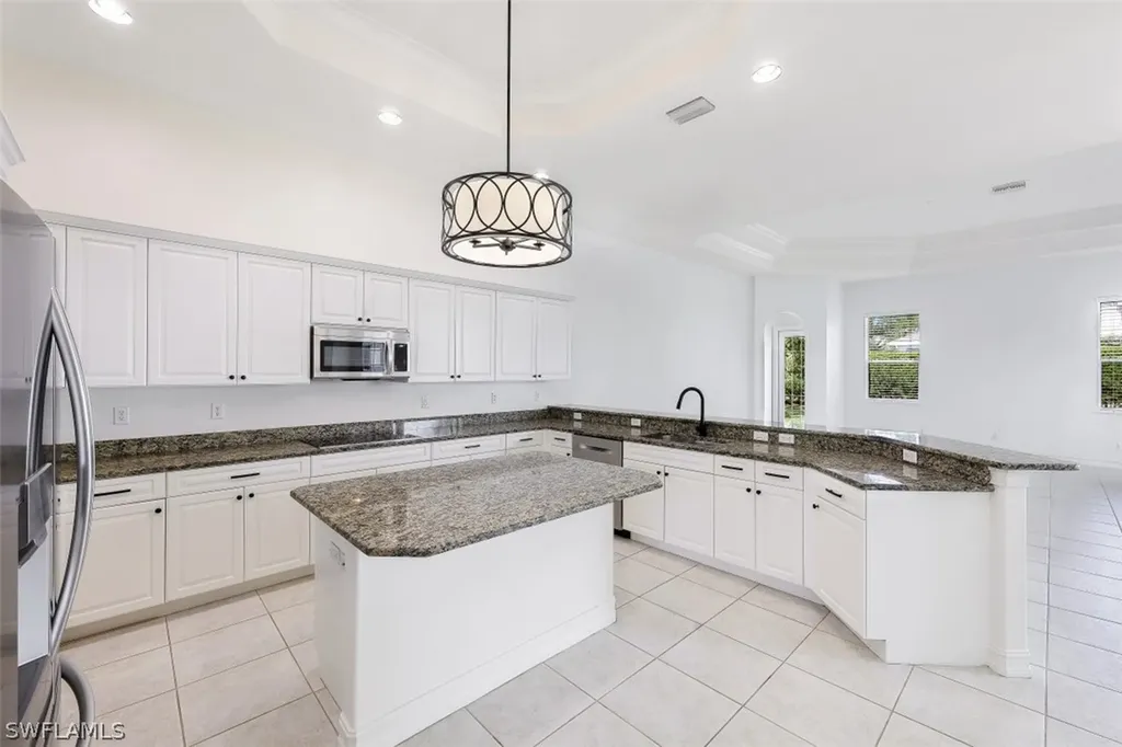 677 5th Avenue N Naples FL 34102