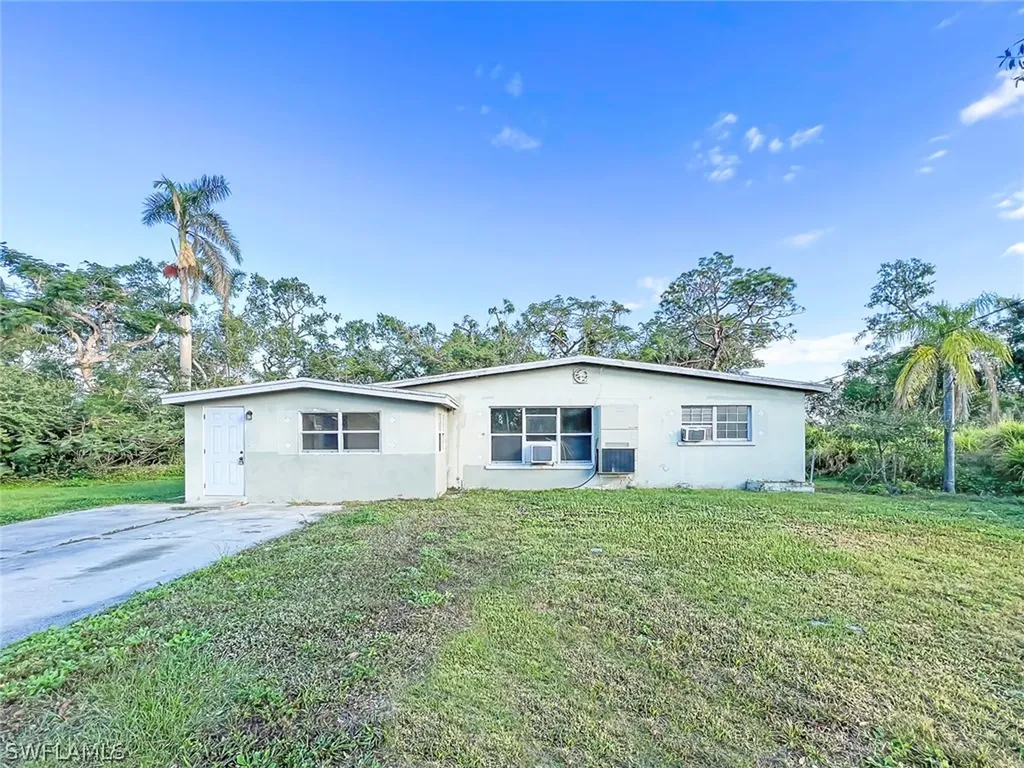 4457 Greenwood Avenue Fort Myers FL 33905
