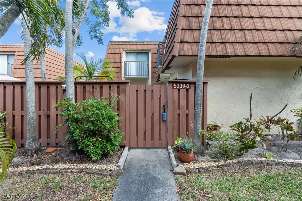 5239 Cedarbend Drive Fort Myers FL 33919