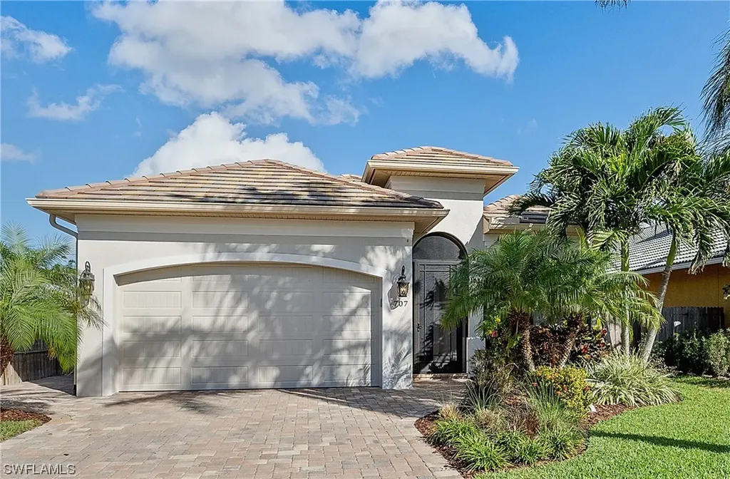 Naples FL, 707 104th Avenue N