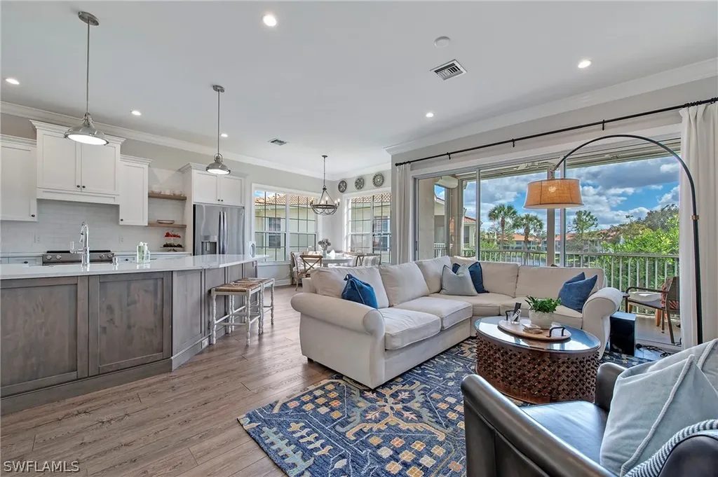 Naples FL, 1301 Egrets Landing, Unit 201