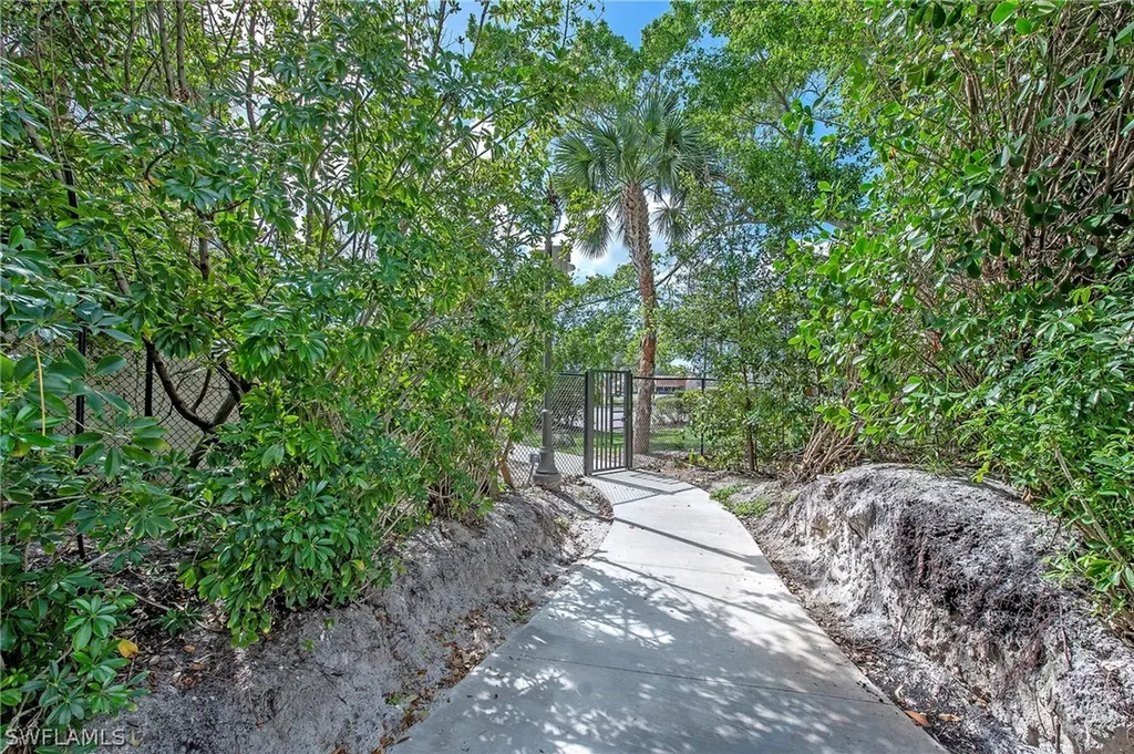 1301 Egrets Landing Naples FL 34108