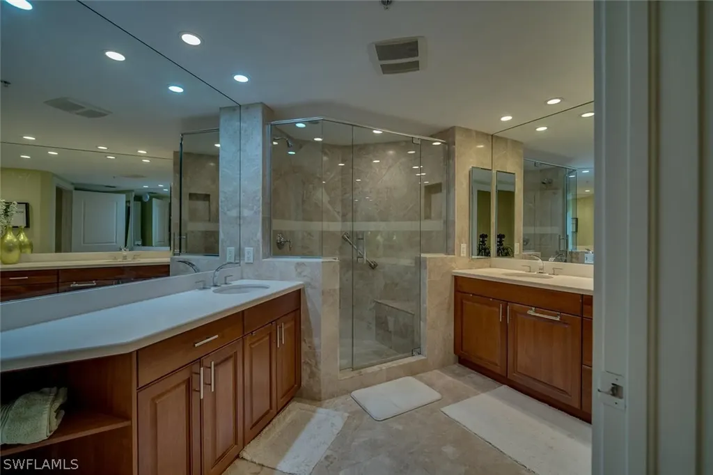6081 Silver King Boulevard Cape Coral FL 33914