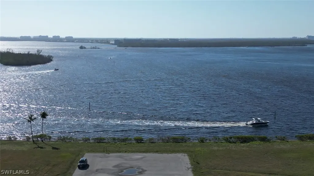 6081 Silver King Boulevard Cape Coral FL 33914
