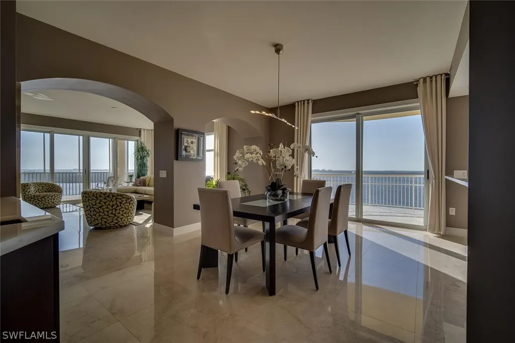 6081 Silver King Boulevard Cape Coral FL 33914