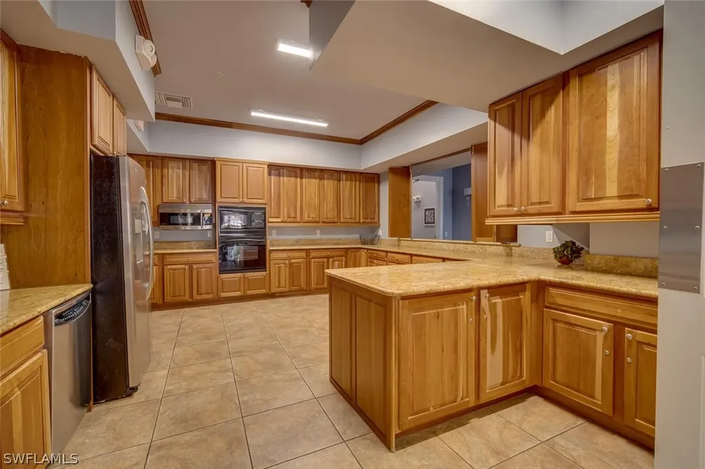 6081 Silver King Boulevard Cape Coral FL 33914