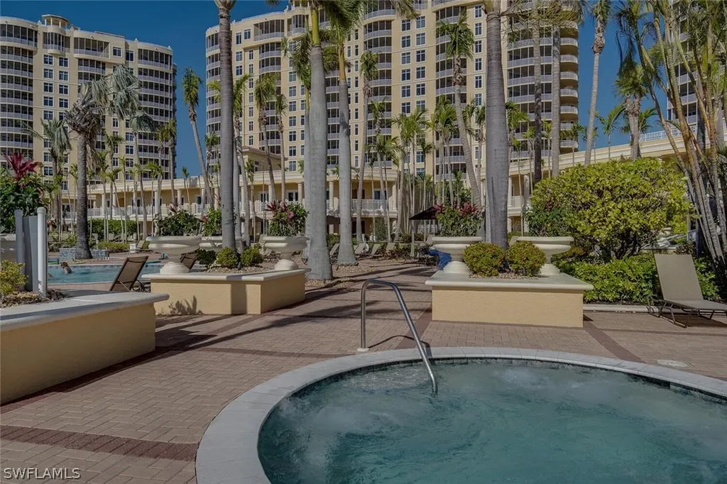 6081 Silver King Boulevard Cape Coral FL 33914