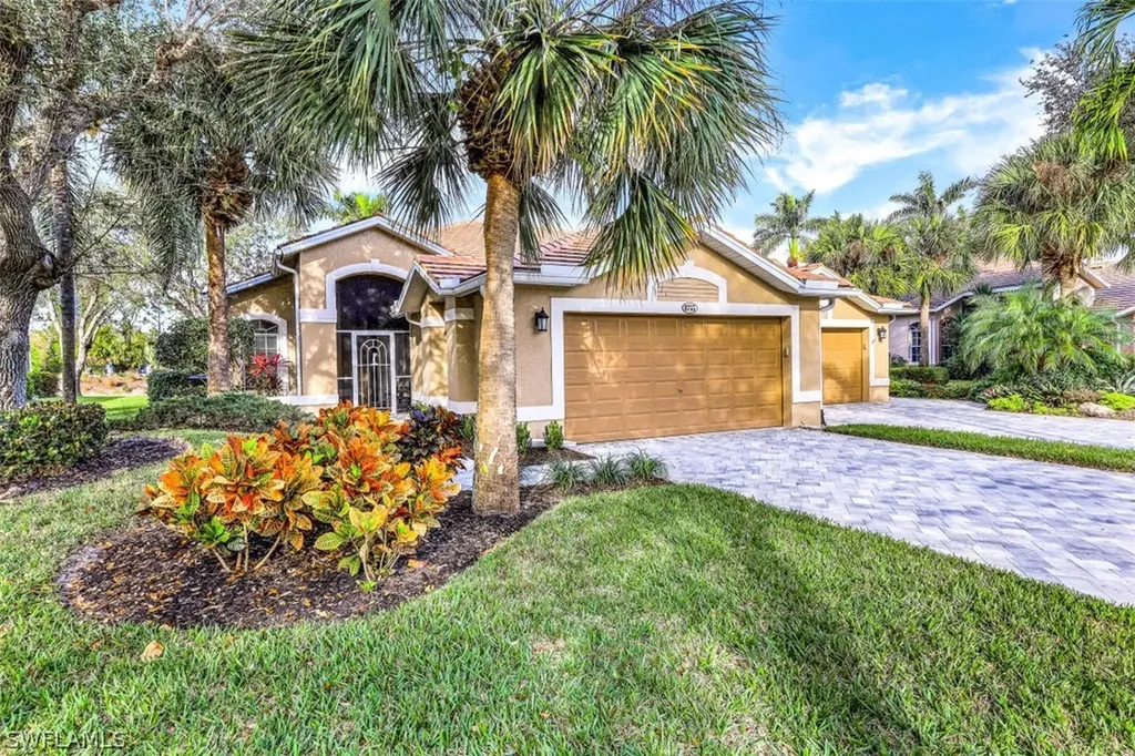 Naples FL, 8755 Naples Heritage Drive, Unit D-24